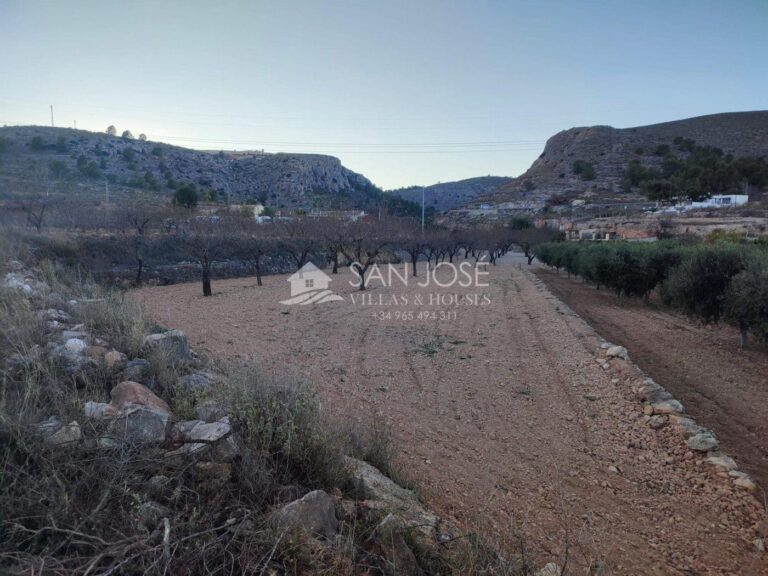 Parcela urbanizable en venta en la Les Coves - Barrio San Antón, la Romana