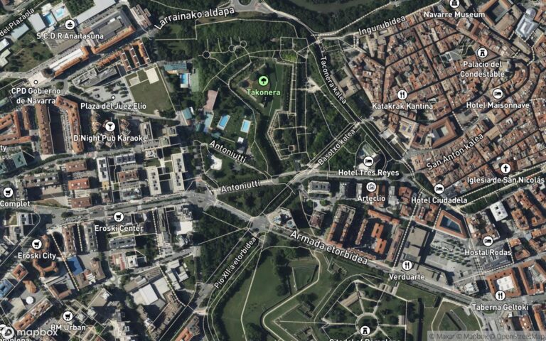 URBANA.- LOCAL COMERCIAL en PLANTA BAJA de la casa hoy señalada con el NÚMERO SEIS de la AVENIDA de la RIOJA de Pamplona