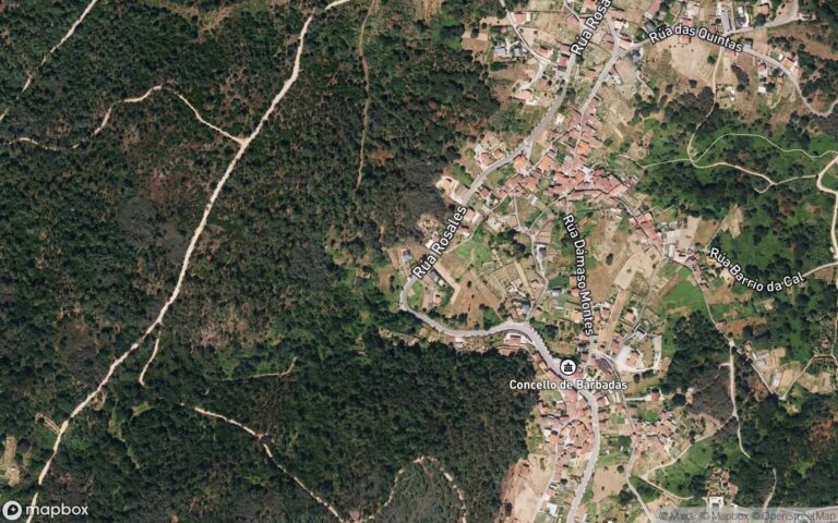 FINCA NÚMERO DIECISIETE.- Vivienda tipo F, sita en las plantas segunda y bajo cubierta. Mide la superficie construida to