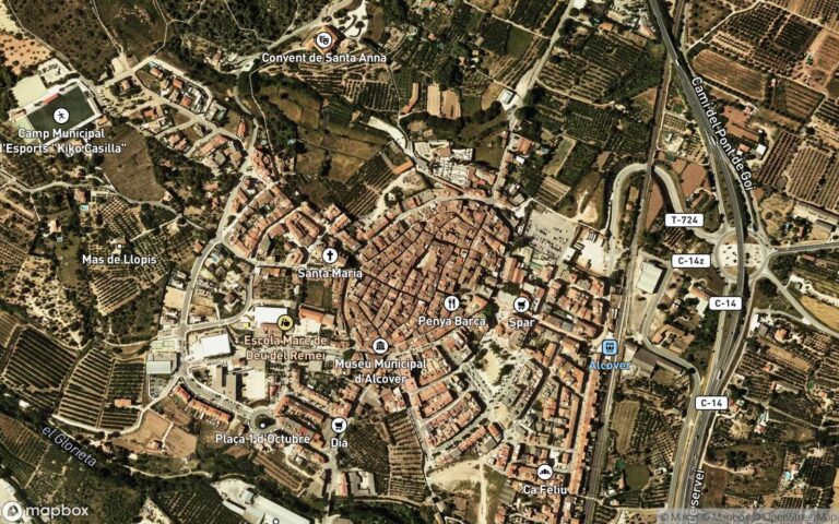 50% de una pieza de tierra, solar, en el término de alcover, parcela nº 42 de la urbanizacion masias catalanas, de la qu