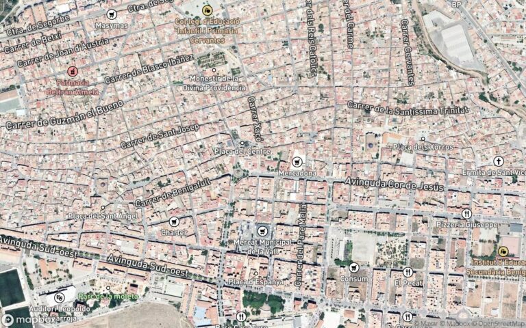 100% pleno dominio privativo de vivienda urbana calificada como vpo. La referencia catastral es 7819418yk3171n0003it. Oc