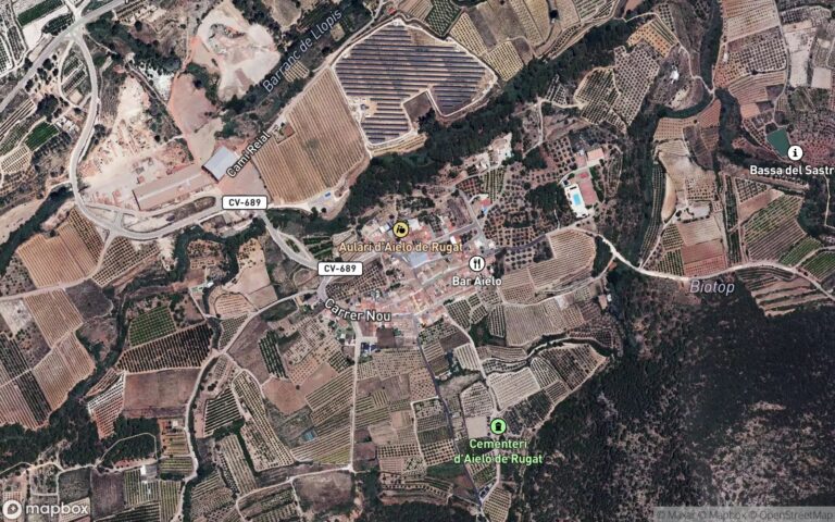 Rustica: huerta y secano . Partida fondo o llomes. Superficie del terreno: cuarenta y nueve áreas veinte centiáreas. Pol