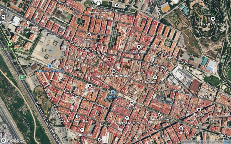 URBANA: VEINTISIETE.- Vivienda tipo D, número ocho sita en la planta cuarta de la casa número cuatro de la calle padre S