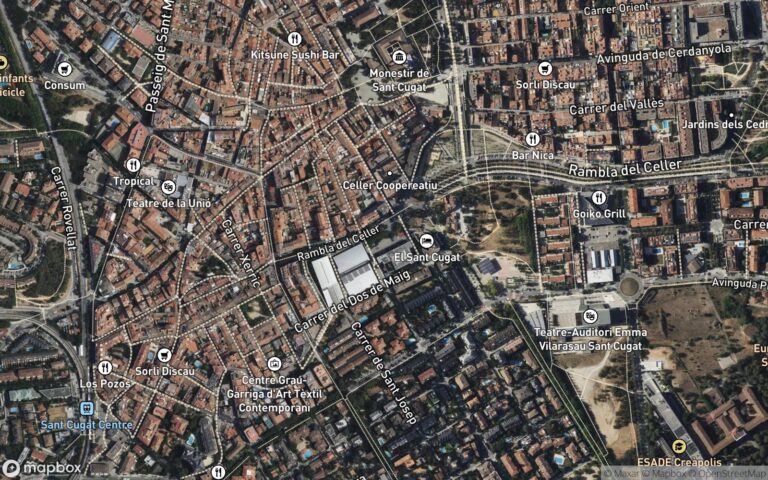 MITAD INDIVISA DE D. MARC LLORENS POU DE LA FINCA HIPOTECADA con la descripción siguiente: URBANA: número TRECE.- PLANTA