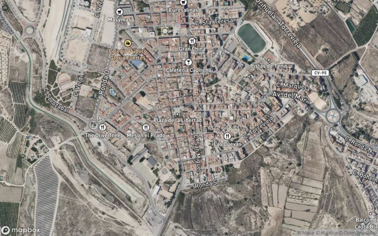 Apartamento en San Miguel de Salinas. Tiene una superficie construida de cuarenta y siete metros cuadrados y útil cuaren