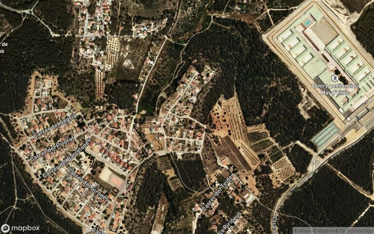 URBANA. Participación indivisa de dos cincuenta y seis avas partes indivisas que dará derecho a la parte compradora a di