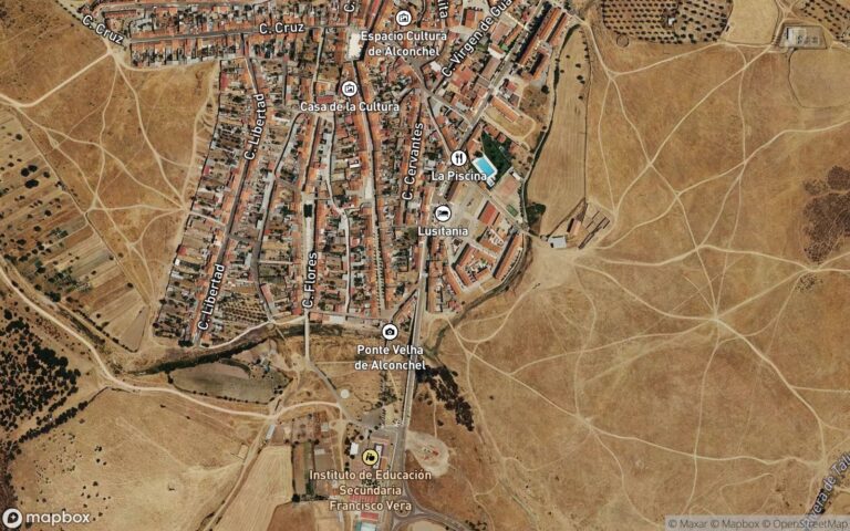 URBANA: NUMERO DIECISEIS. PISO VIVIENDA, tipo "C", situado en la PLANTA TERCERA, y a la derecha del rellano de la escale