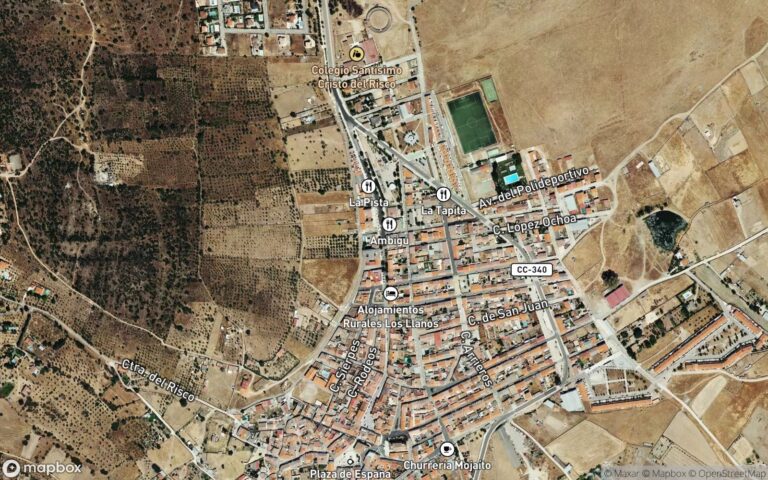 Urbana: local comercial denominado bloque posterior en planta sotano que por el desnivel del terreno es semisotano. Fach
