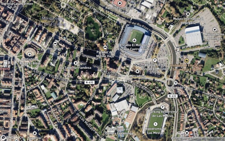 Una tercera parte indivisa de la plaza de garaje nº 5, sita en la planta de sótano del edificio con cuatro portales, señ