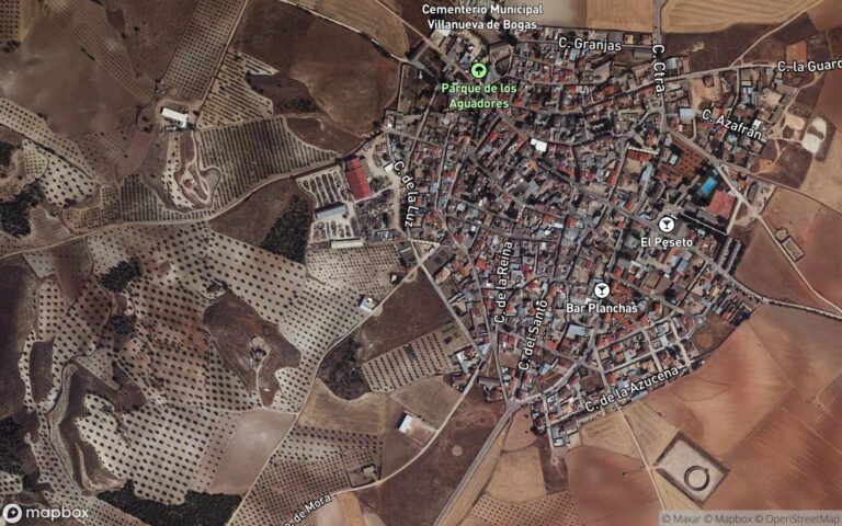 Urbana solar en villanueva de bogas, calle toledo, nº26. Supercicie terreno 2.917 m2. Linderos: frente, calle toledo fon