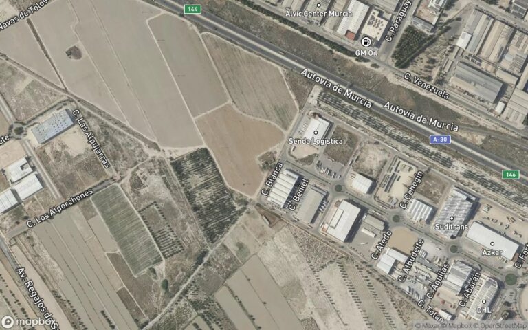 RÚSTICA.- Un trozo de tierra riego con algunos olivos situado en el término municipal de Alcantarilla, partido Sangonera