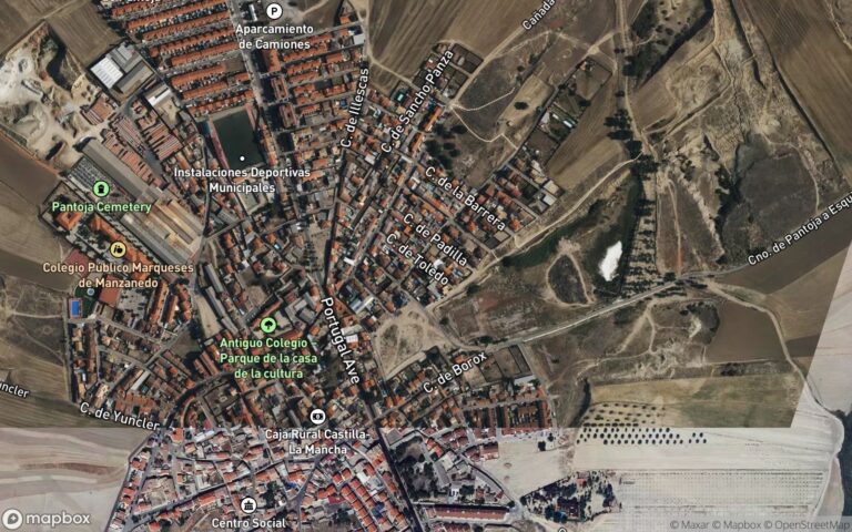 URBANA. - Solar en el casco de Pantoja, y su Plaza del General Mola número dos. Ocupa una superficie de ciento veintioch