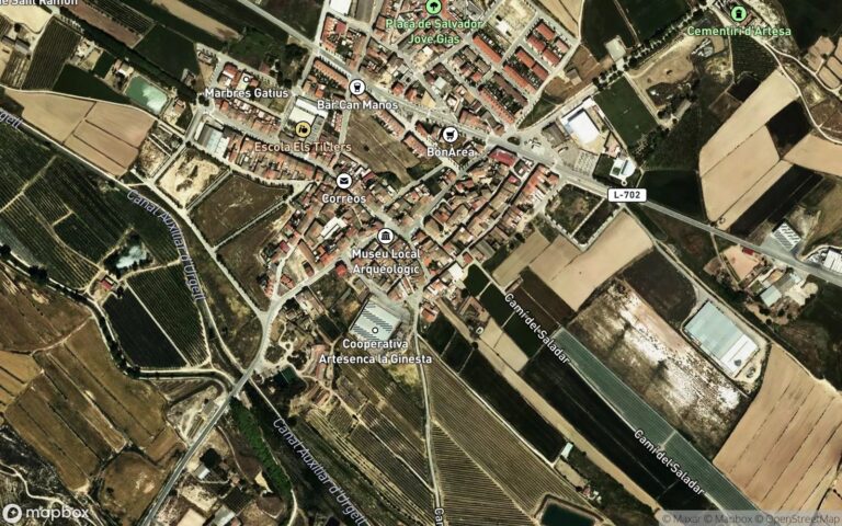 100 % PLENA PROPIEDAD DE: URBANA: Solar sito en Castelldans, calle Soledad, número doce; de superficie ciento veinte met